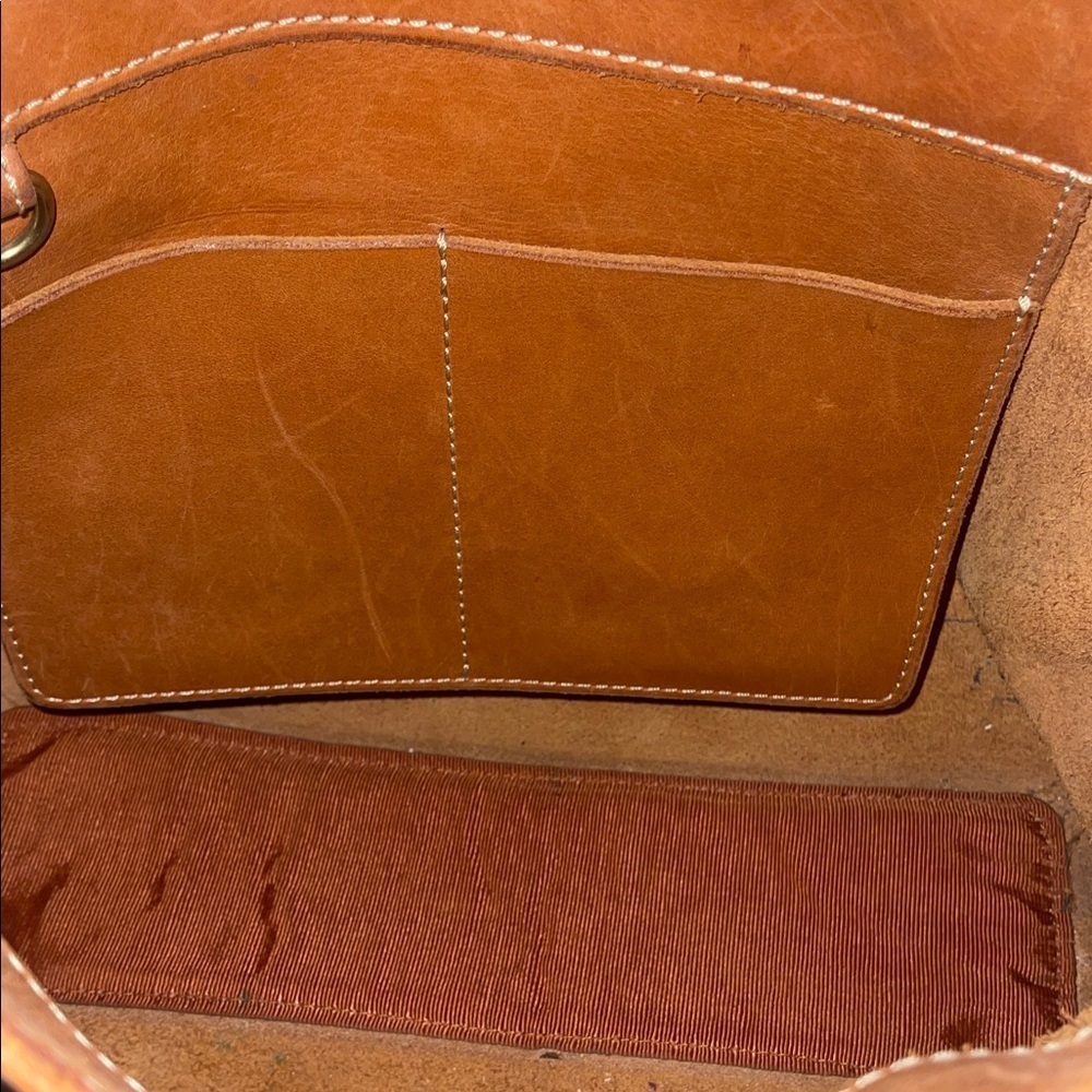 Fossil Tan Leather Tote with brass key Accent shoulder handbag medium size - Picture 8 of 12